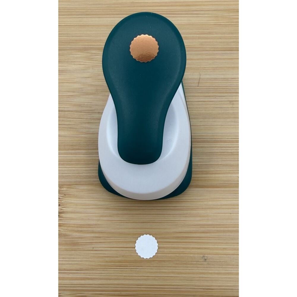 Fiskars 126800 Lia Griffith Flower Center Lever Punch 0.4”